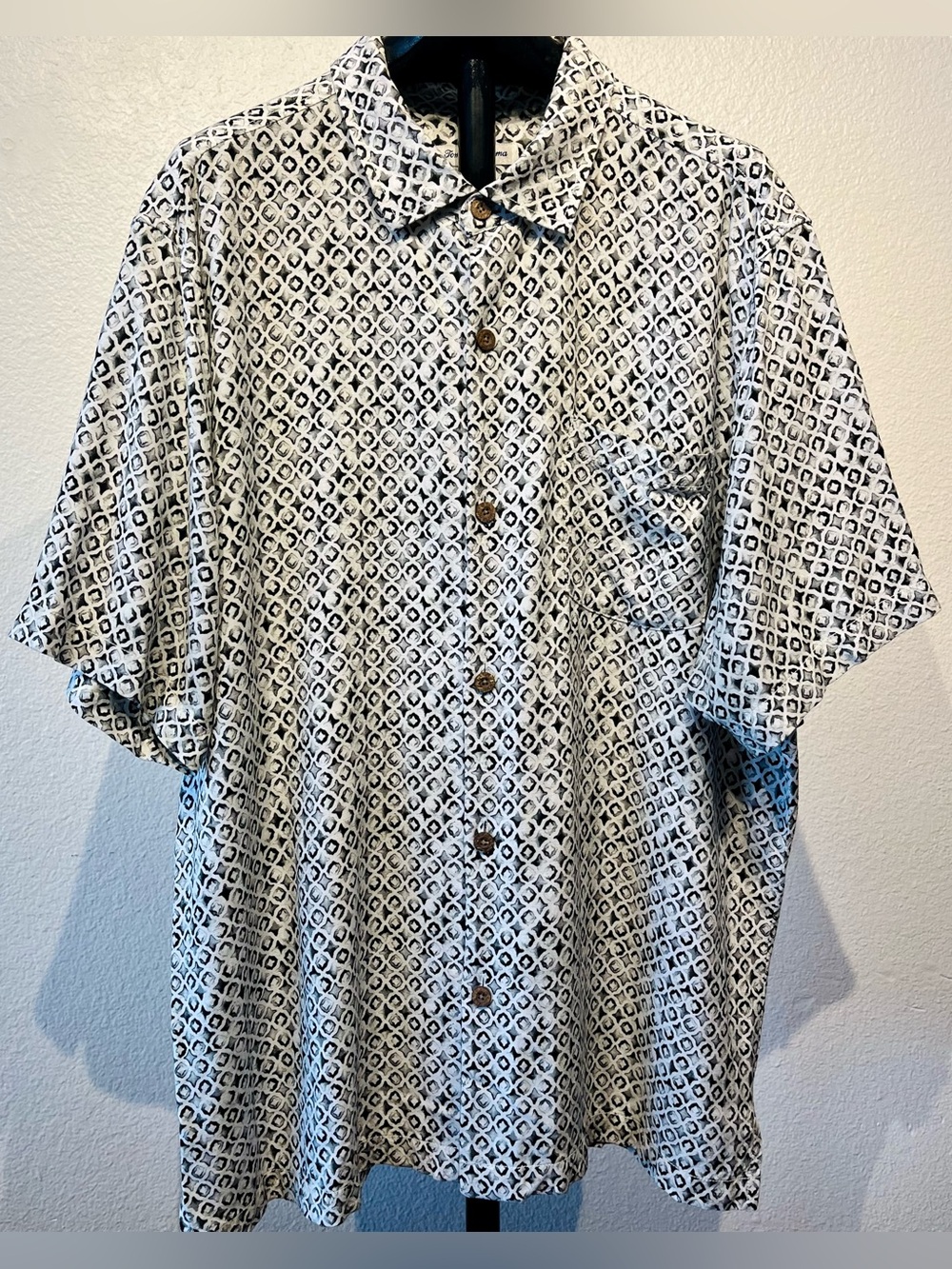 Tommy Bahama Short Sleeve Geometric Print Button-Up Shirt - Size XL (Men’s)